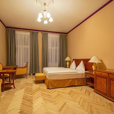 4 Bedrooms 130M2 Apartment At The Main City Square Прага Экстерьер фото