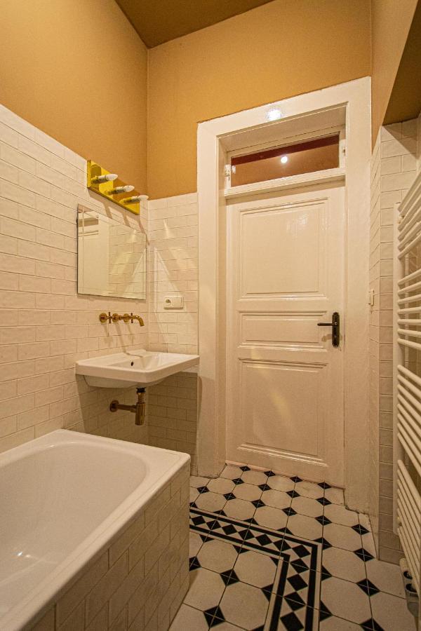 4 Bedrooms 130M2 Apartment At The Main City Square Прага Экстерьер фото