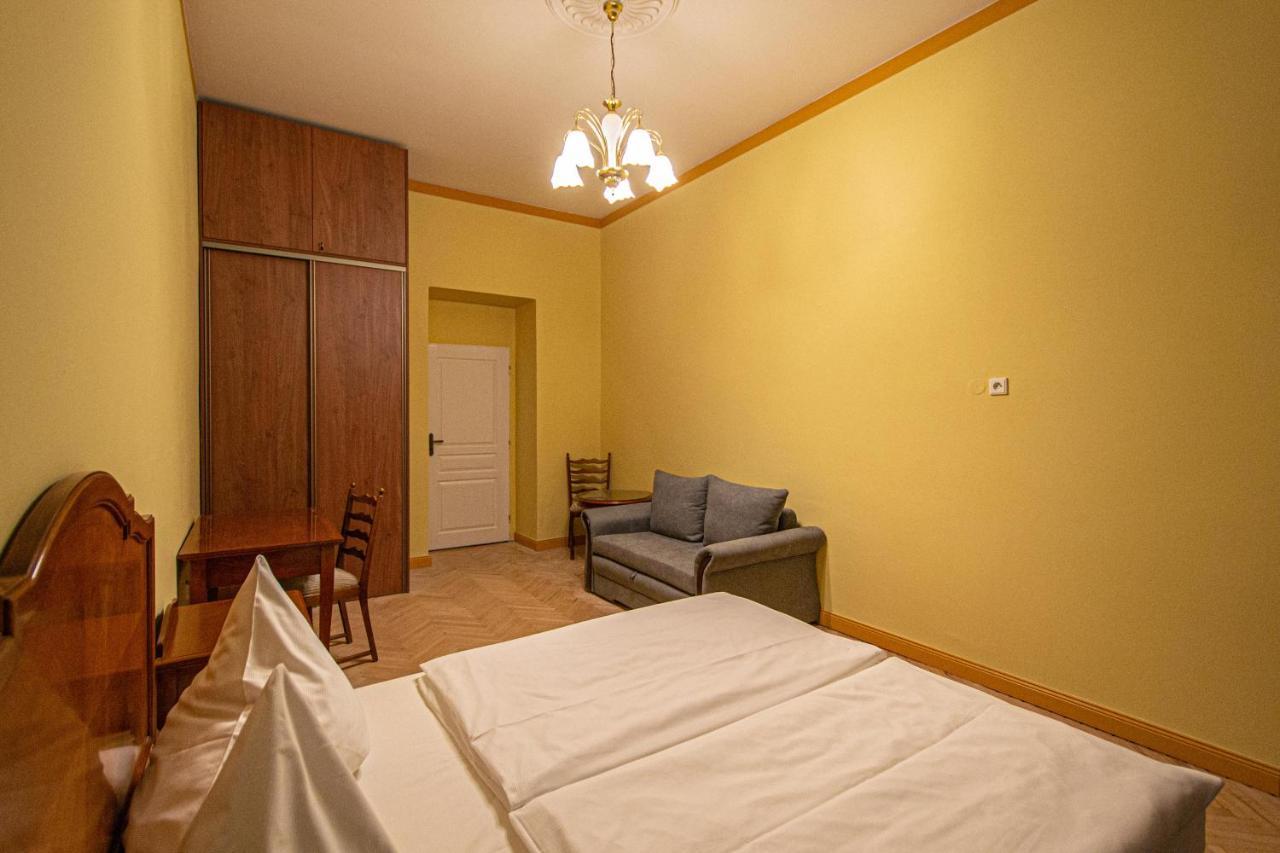 4 Bedrooms 130M2 Apartment At The Main City Square Прага Экстерьер фото