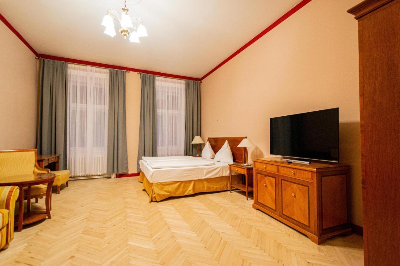 4 Bedrooms 130M2 Apartment At The Main City Square Прага Экстерьер фото