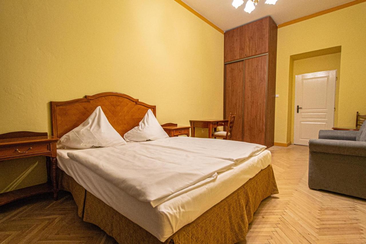4 Bedrooms 130M2 Apartment At The Main City Square Прага Экстерьер фото