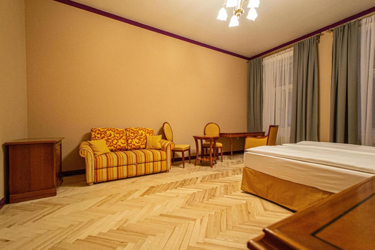 4 Bedrooms 130M2 Apartment At The Main City Square Прага Экстерьер фото